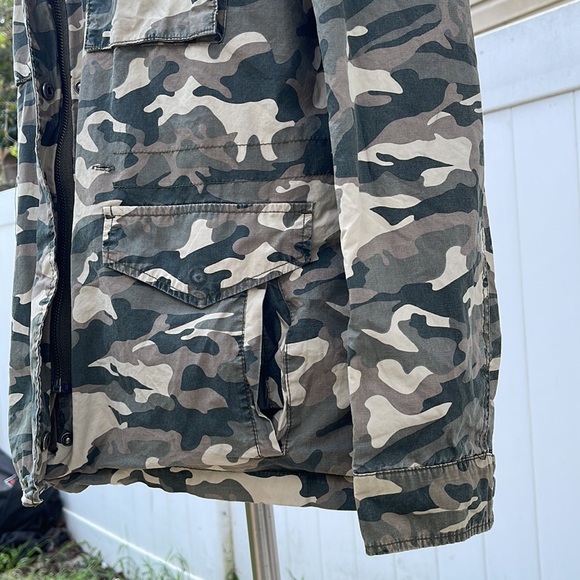 EUC Levi’s Camo lightweight utility Jacket Womens size M - Picture 7 of 17